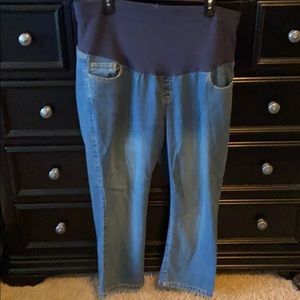 Maternity crop length jeans